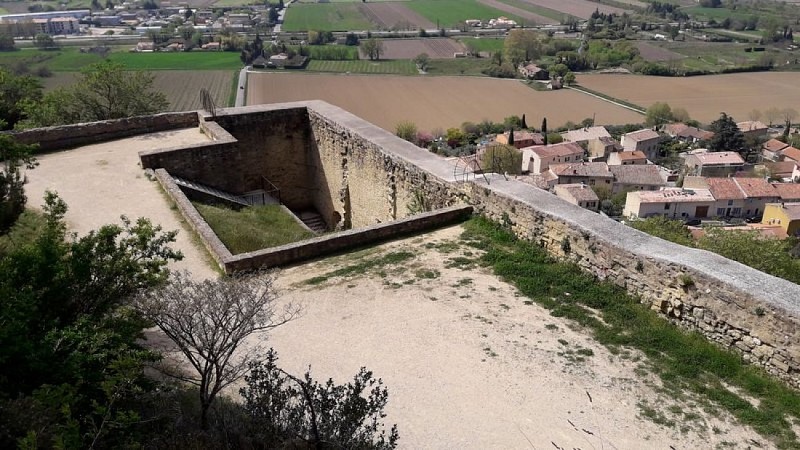 Vestiges du château de Cadenet