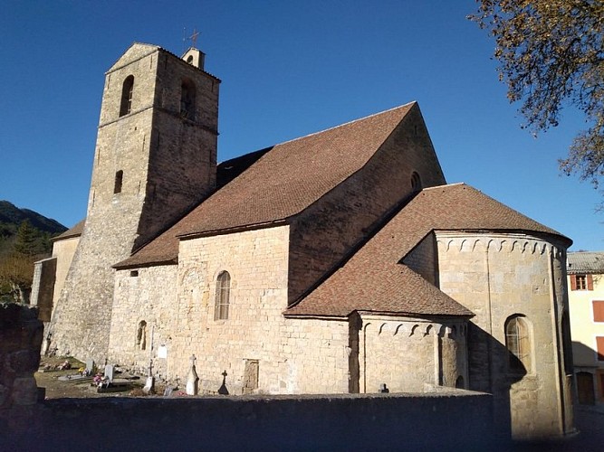 La cathédrale de Senez côté sud ouest