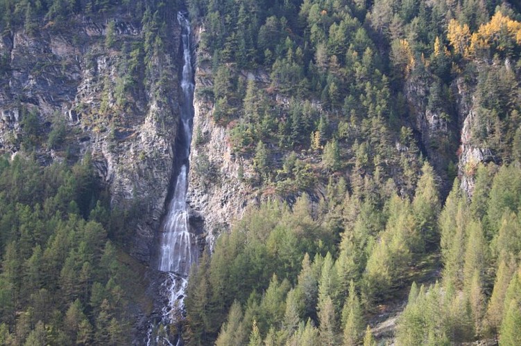 Vue sur la cascade de la Pisse