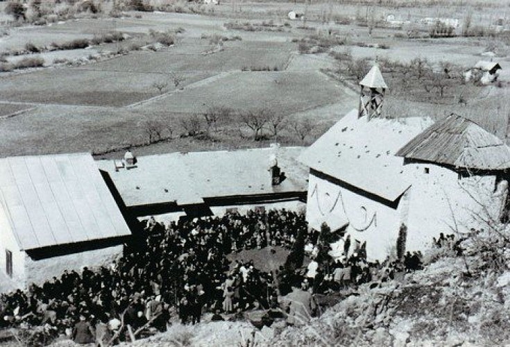 Photo ancienne : chapelle St-Guillaume un lundi de Pâques (Eygliers)