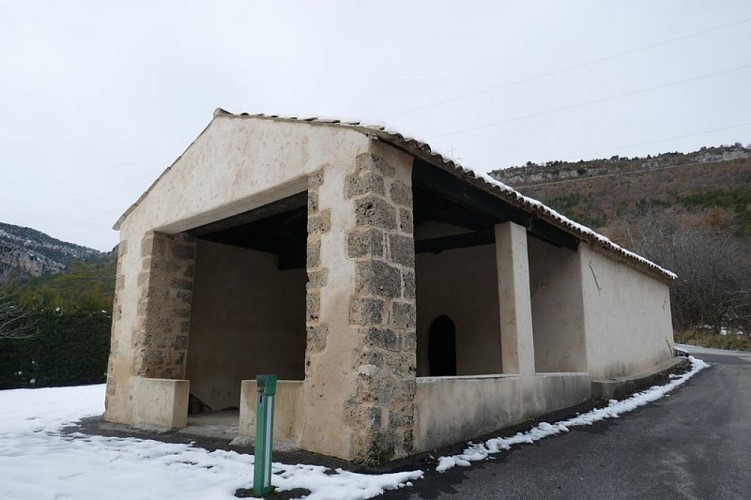 La chapelle Saint-Jeannet, en bordure de la D2211a