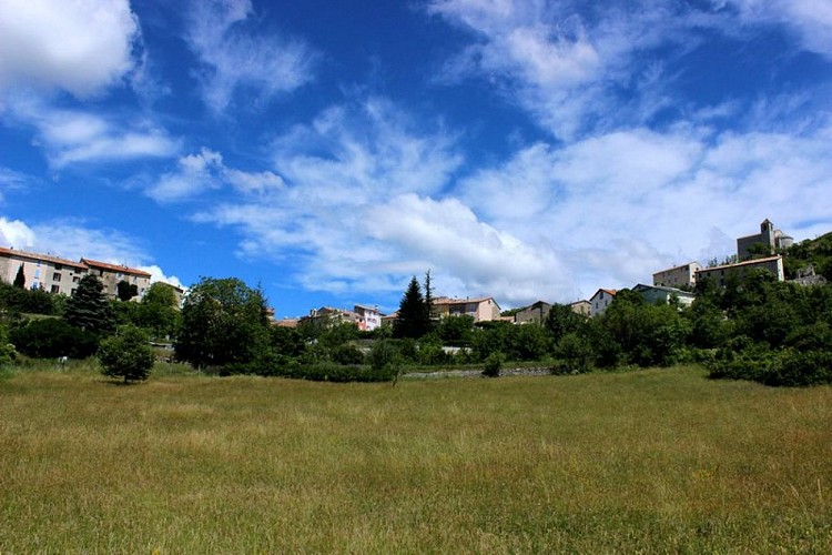 Le village et sa chapelle