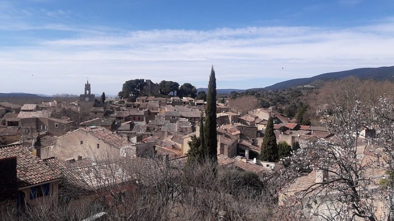 Vue est-ouest sur Cucuron