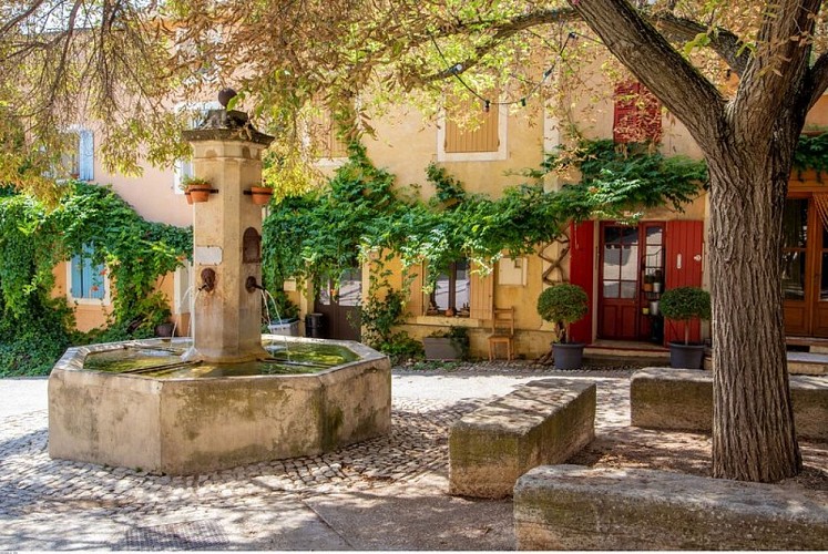 Fontaine du village, Flassan