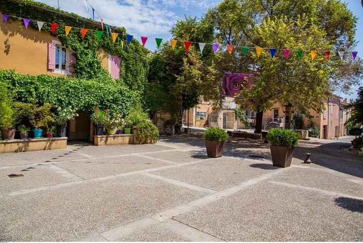 Place du village, Flassan