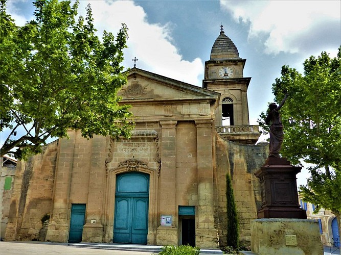 Façade de l'église Saint-Pierre-ès-Liens