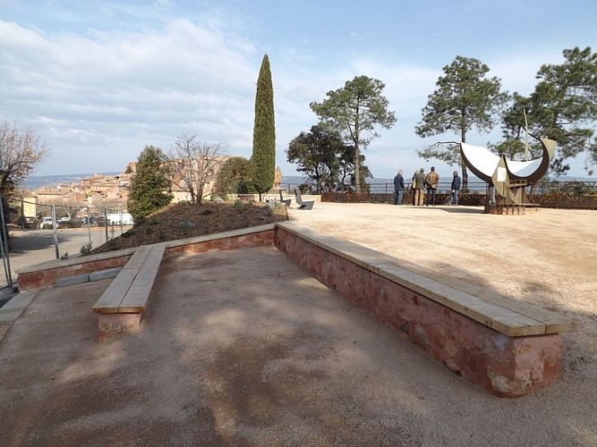 Belvédère du sentier des ocres à Roussillon
