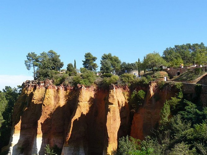 Belvédère du sentier des ocres à Roussillon