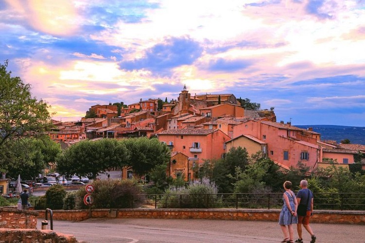 Montée du belvédère à Roussillon