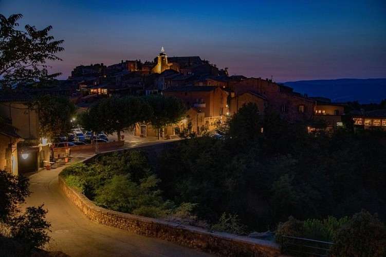 Roussillon à la tombée du jour