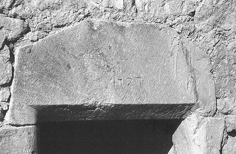 Linteau de porte du moulin