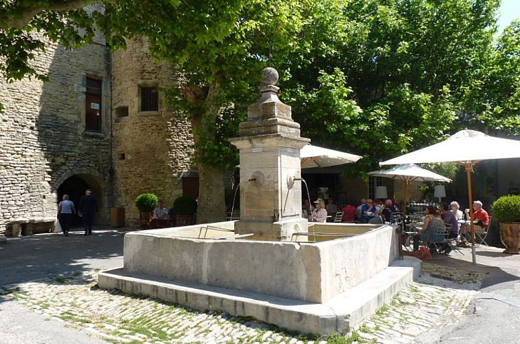 La fontaine du village
