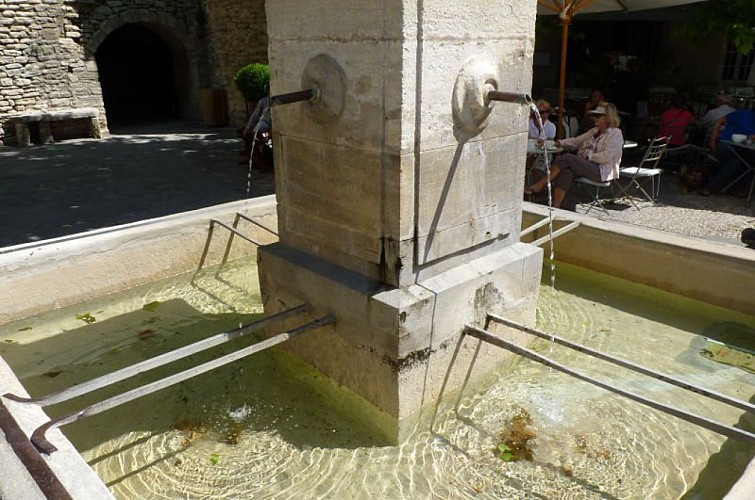 La fontaine du village