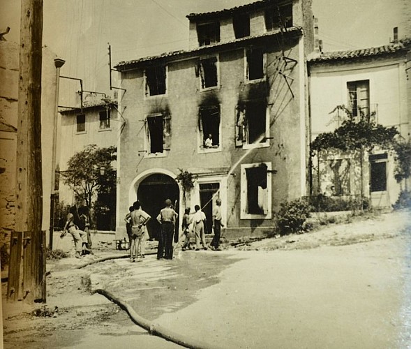 Maison incendiée dans Gordes