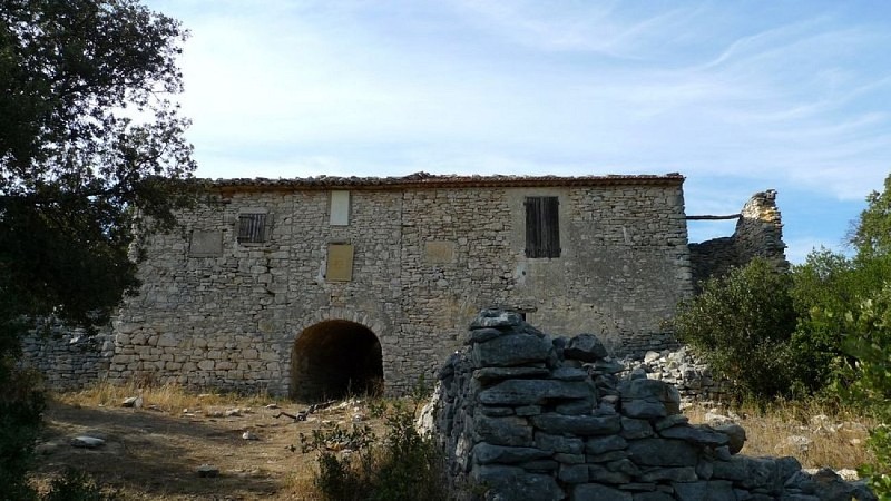 Ancienne ferme de la Débroussède