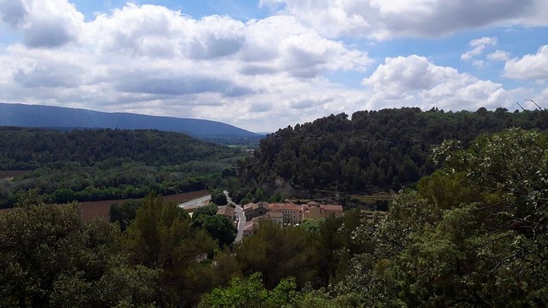 Lumières en contrebas et le Petit Luberon au loin