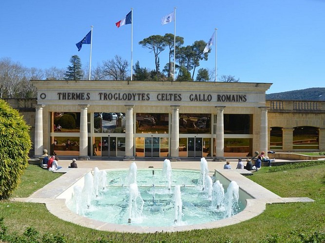L'entrée des thermes 