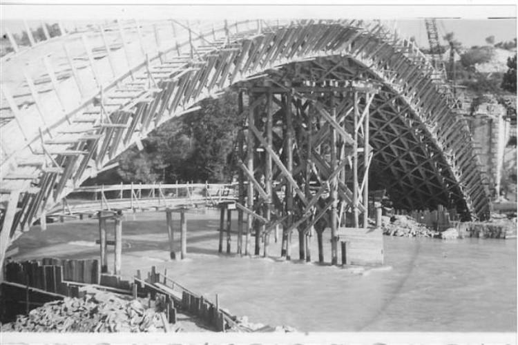 Le pont en construction