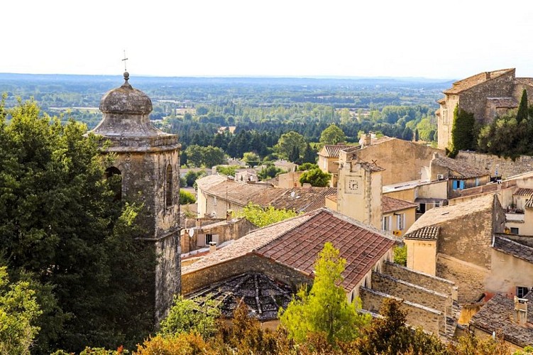 Vue sur les toits de Lagnes