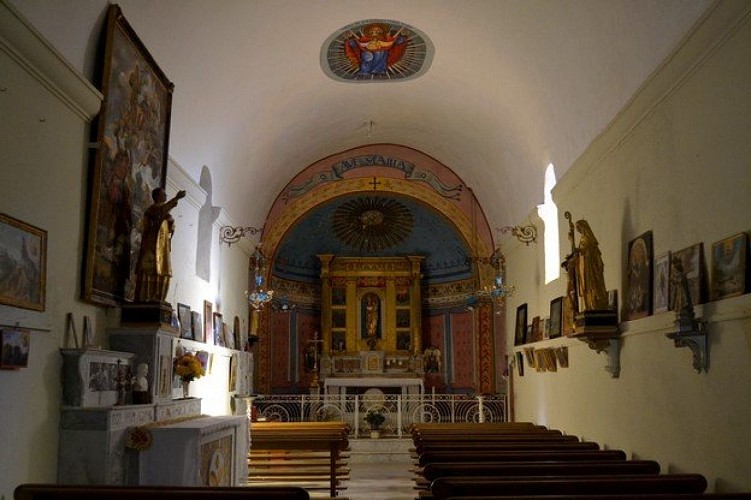 L'intérieur de la chapelle