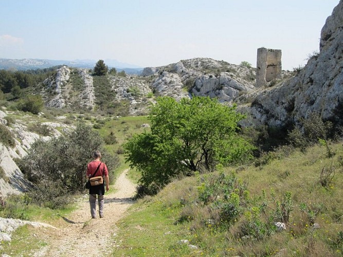 L'entrée Ouest du site des Tours de Castillon