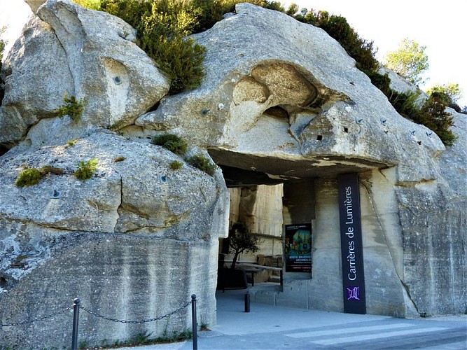 Entrée des Carrières de Lumières