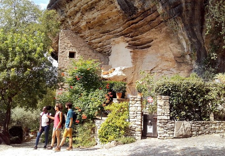 Habitat troglodythe des Beaumettes
