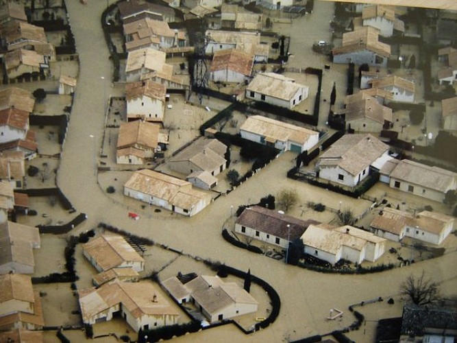 Lotissement sous les eaux à Cavaillon en 1994