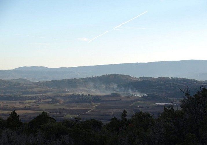 Roussillon, Bonnieux et la Tour Philippe sur le Petit Luberon