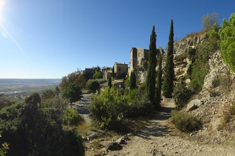 Village de Lurs et plaine de la Durance