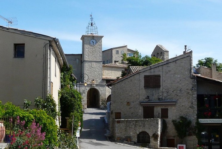 Portail du beffroi campanil de Lurs