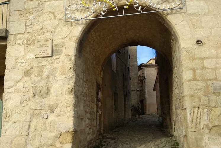 Portail du beffroi campanil de Lurs