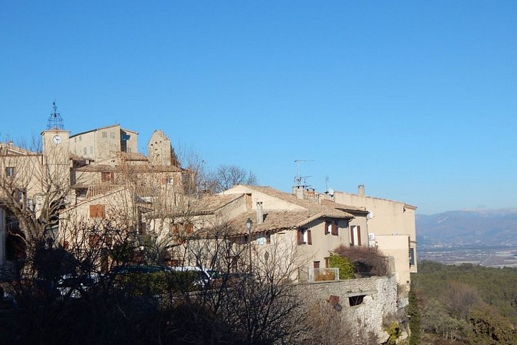 Portail du beffroi et remparts du village de Lurs