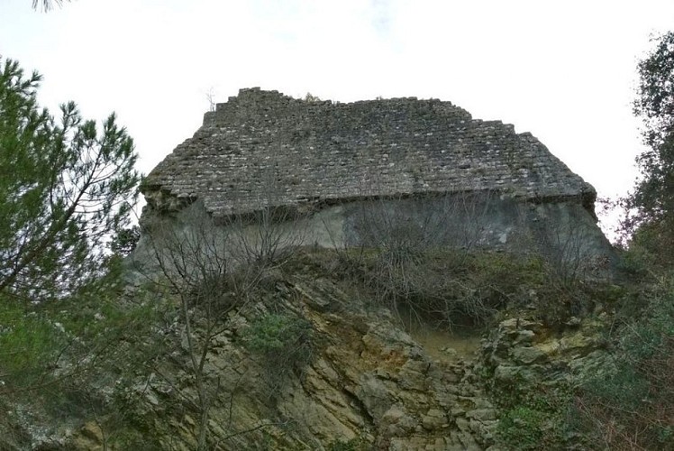 Ruines de la tour pyramidale