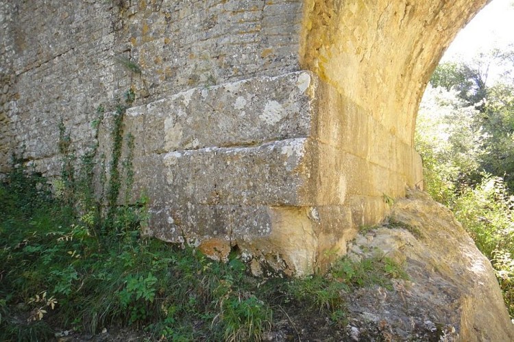 Pont romain sur le Buès