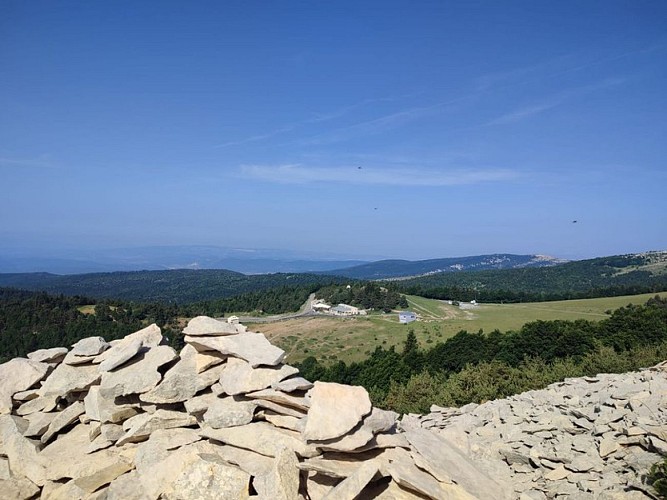 Le Luberon oriental depuis la station de Lure