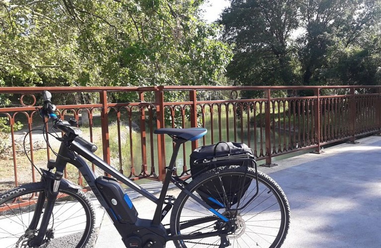 Franchissement du canal par la Véloroute