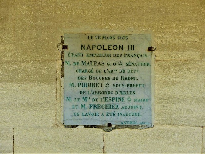 Plaque commémorant l’inauguration du lavoir