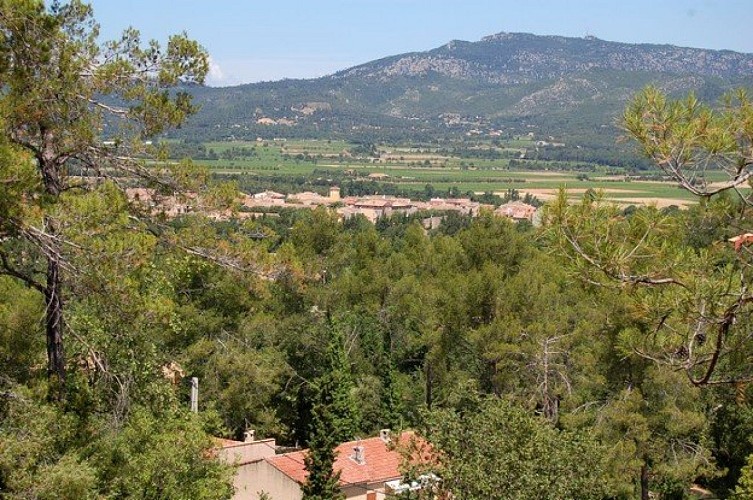 Le village de Néoules