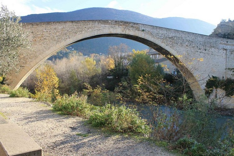 Le Pont de Nyons du XIVe s