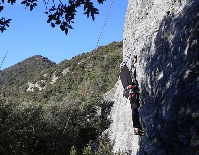 Escalade sur le rocher des Bourdons