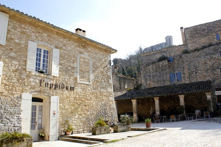 Halle d'Oppède-le-Vieux