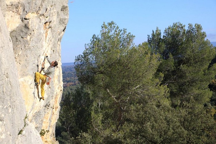 Escalade sur le secteur Brécugne
