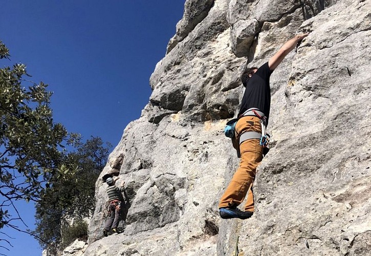 Escalade sur le secteur Tomberau