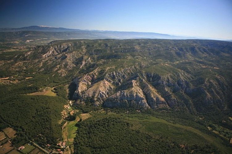 Vue sur l'extrémité du Petit Luberon