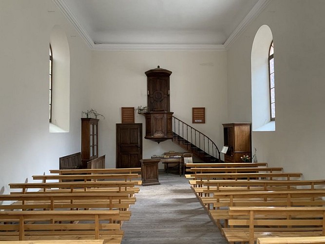 Intérieur du temple protestant