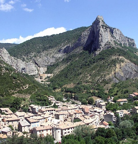 Village et falaises d'Orpierre