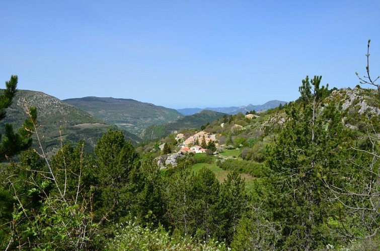 Le village de Poët-en-Percip