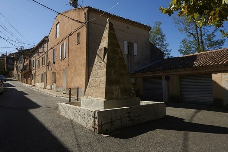 Partie du monument en mémoire du triomphe