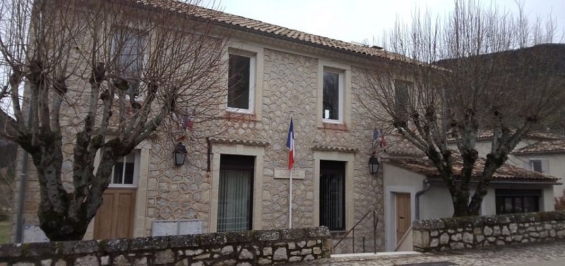 Façade de la mairie de Reilhanette ( orientation nord )